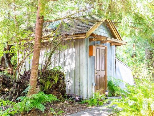 1180&1208 Lynn Rd, Tofino, BC 