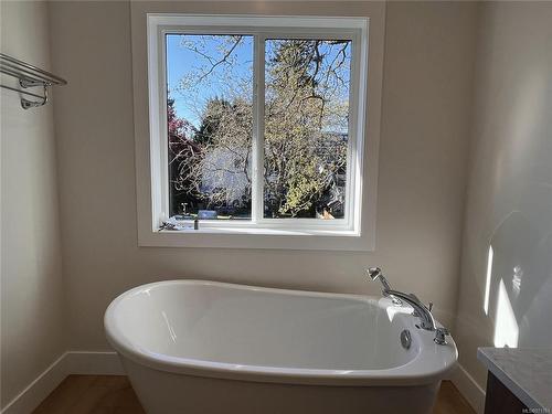 653 Hoffman Ave, Langford, BC - Indoor Photo Showing Bathroom