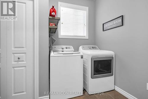 1882 Jubilee Drive, London, ON - Indoor Photo Showing Laundry Room