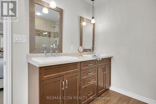 1882 Jubilee Drive, London, ON - Indoor Photo Showing Bathroom