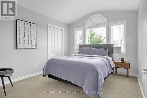 1882 Jubilee Drive, London, ON - Indoor Photo Showing Bedroom