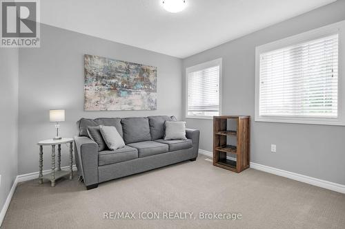 1882 Jubilee Drive, London, ON - Indoor Photo Showing Living Room