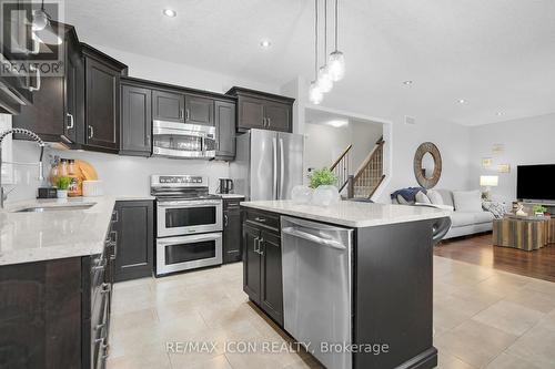 1882 Jubilee Drive, London, ON - Indoor Photo Showing Kitchen With Upgraded Kitchen