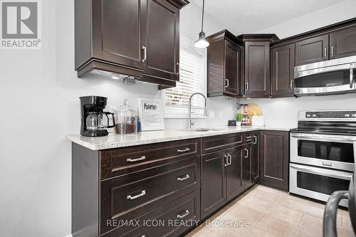 1882 Jubilee Drive, London, ON - Indoor Photo Showing Kitchen