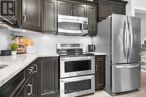 1882 Jubilee Drive, London, ON - Indoor Photo Showing Kitchen