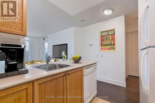 3001 - 155 Beecroft Road, Toronto (Lansing-Westgate), ON - Indoor Photo Showing Kitchen