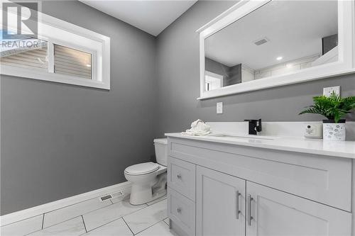 45 Barnet Boulevard, Renfrew, ON - Indoor Photo Showing Bathroom