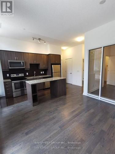 106 Sw - 9191 Yonge Street, Richmond Hill (Langstaff), ON - Indoor Photo Showing Kitchen