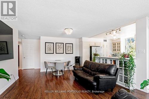 201 - 28 Pemberton Avenue, Toronto (Newtonbrook East), ON - Indoor Photo Showing Living Room