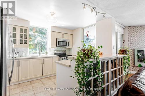 201 - 28 Pemberton Avenue, Toronto (Newtonbrook East), ON - Indoor Photo Showing Kitchen