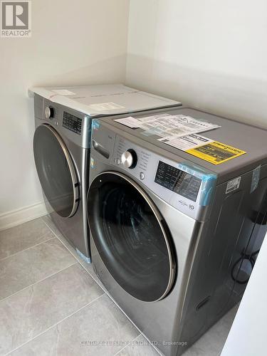 178 Fallharvest Way, Whitchurch-Stouffville, ON - Indoor Photo Showing Laundry Room