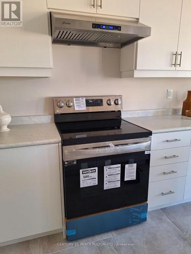 178 Fallharvest Way, Whitchurch-Stouffville, ON - Indoor Photo Showing Kitchen