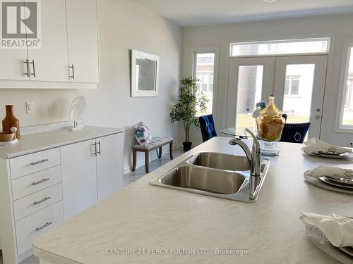 178 Fallharvest Way, Whitchurch-Stouffville, ON - Indoor Photo Showing Kitchen With Double Sink