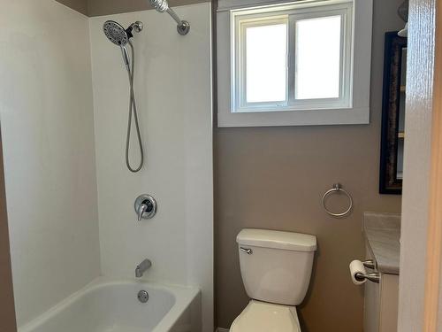 34-1605 Summit Drive, Kamloops, BC - Indoor Photo Showing Bathroom