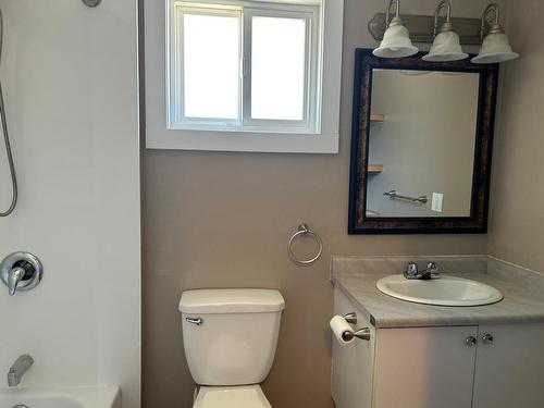 34-1605 Summit Drive, Kamloops, BC - Indoor Photo Showing Bathroom