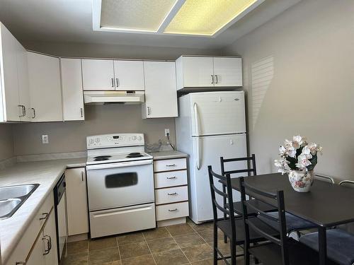 34-1605 Summit Drive, Kamloops, BC - Indoor Photo Showing Kitchen With Double Sink