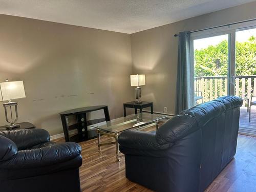 34-1605 Summit Drive, Kamloops, BC - Indoor Photo Showing Living Room