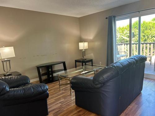 34-1605 Summit Drive, Kamloops, BC - Indoor Photo Showing Living Room