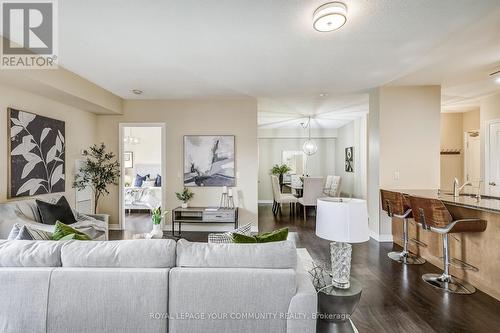 505 - 9245 Jane Street, Vaughan (Maple), ON - Indoor Photo Showing Living Room