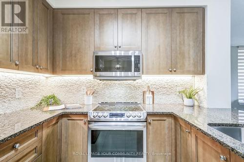 505 - 9245 Jane Street, Vaughan (Maple), ON - Indoor Photo Showing Kitchen With Upgraded Kitchen