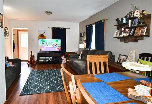 225 3Rd Avenue, Binscarth, MB - Indoor Photo Showing Other Room