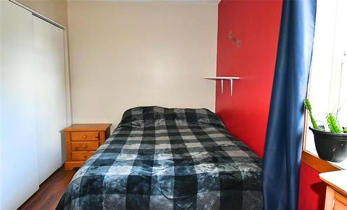 225 3Rd Avenue, Binscarth, MB - Indoor Photo Showing Bedroom