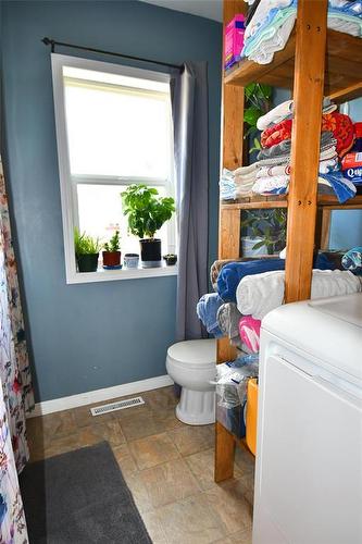 225 3Rd Avenue, Binscarth, MB - Indoor Photo Showing Bathroom