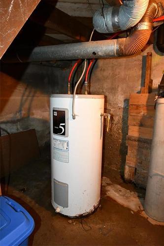 225 3Rd Avenue, Binscarth, MB - Indoor Photo Showing Basement