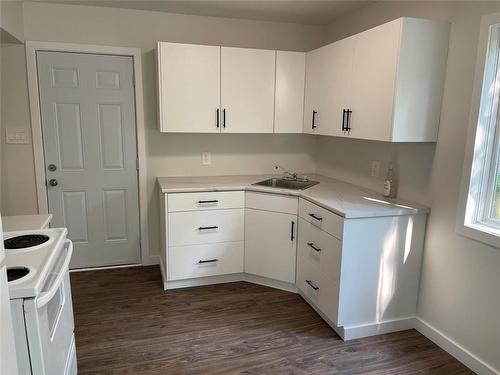 905 7Th Street, Brandon, MB - Indoor Photo Showing Kitchen