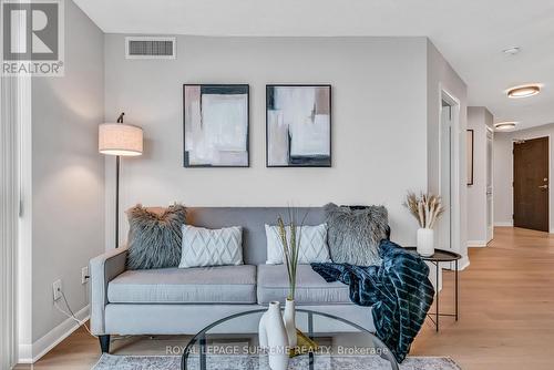 1505 - 225 Sherway Gardens, Toronto (Islington-City Centre West), ON - Indoor Photo Showing Living Room