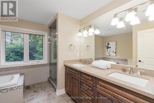 2057 Snow Crescent, Mississauga, ON - Indoor Photo Showing Bathroom