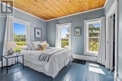 10195 Mcintyre Road, Mountain, ON - Indoor Photo Showing Bedroom