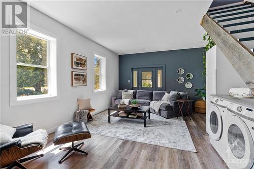 10195 Mcintyre Road, Mountain, ON - Indoor Photo Showing Other Room