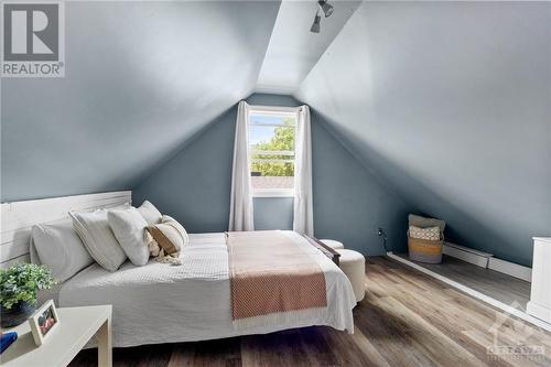 10195 Mcintyre Road, Mountain, ON - Indoor Photo Showing Bedroom