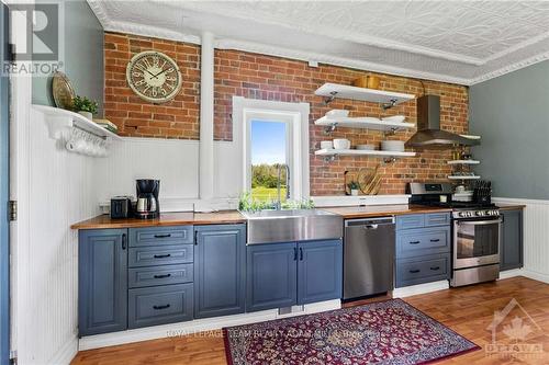 10195 Mcintyre Road, North Dundas, ON - Indoor Photo Showing Kitchen