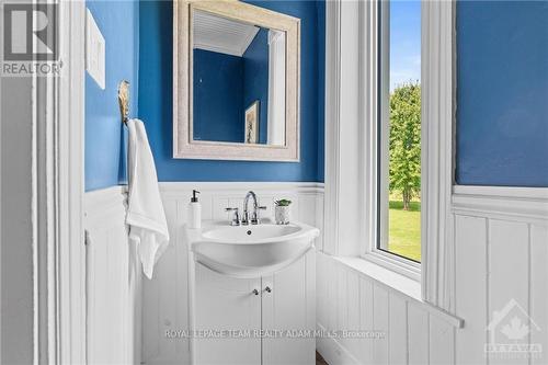 10195 Mcintyre Road, North Dundas, ON - Indoor Photo Showing Bathroom