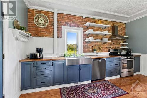 10195 Mcintyre Road, Mountain, ON - Indoor Photo Showing Kitchen