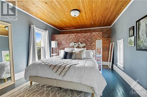 10195 Mcintyre Road, North Dundas, ON - Indoor Photo Showing Bedroom