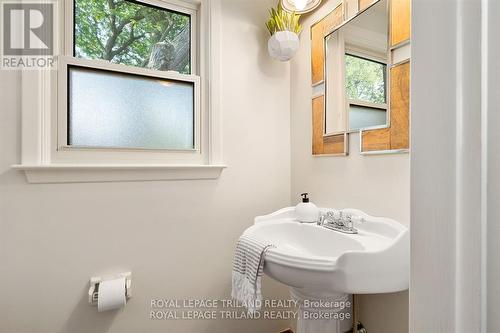 464 Regal Drive, London, ON - Indoor Photo Showing Bathroom