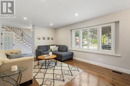 464 Regal Drive, London, ON - Indoor Photo Showing Living Room