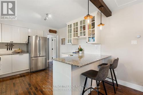 464 Regal Drive, London, ON - Indoor Photo Showing Kitchen With Stainless Steel Kitchen With Upgraded Kitchen