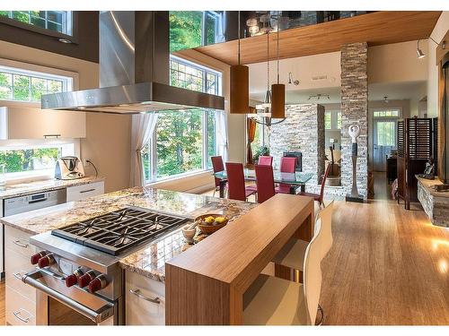 Vue d'ensemble - 2019Z  - 2021Z Mtée Du Cap-Violet, Sainte-Lucie-Des-Laurentides, QC - Indoor Photo Showing Kitchen