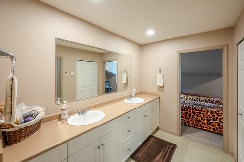 2454 Coalmont Road, Princeton, BC - Indoor Photo Showing Bathroom