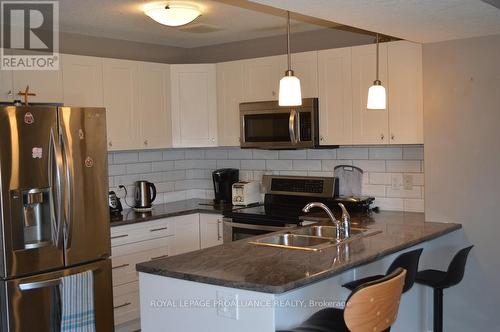 38 Cortland Crescent, Quinte West, ON - Indoor Photo Showing Kitchen With Double Sink With Upgraded Kitchen