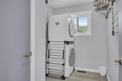 2322 Scenic Road, Kelowna, BC - Indoor Photo Showing Laundry Room