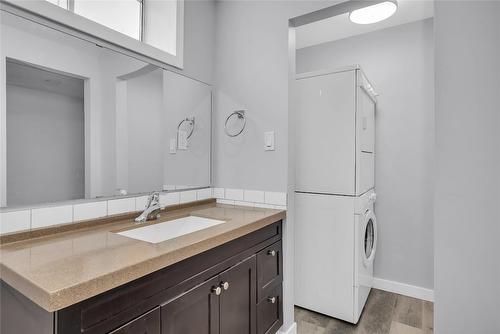 2322 Scenic Road, Kelowna, BC - Indoor Photo Showing Laundry Room