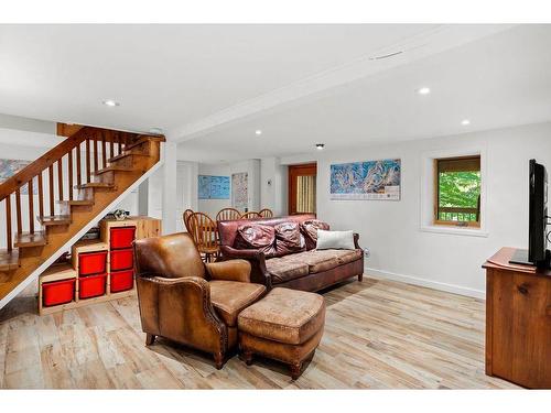 Salle familiale - 121 Rue Dicaire, Mont-Tremblant, QC - Indoor Photo Showing Living Room