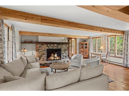 Salon - 121 Rue Dicaire, Mont-Tremblant, QC - Indoor Photo Showing Living Room With Fireplace