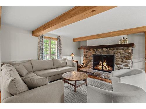 Salon - 121 Rue Dicaire, Mont-Tremblant, QC - Indoor Photo Showing Living Room With Fireplace