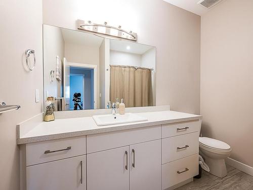 1535 Emerald Drive, Kamloops, BC - Indoor Photo Showing Bathroom